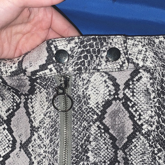 Snake skin pattern skirt , peach love brand! - Picture 3 of 4
